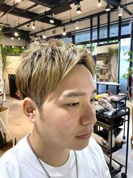 ツーブロックショートスタイル